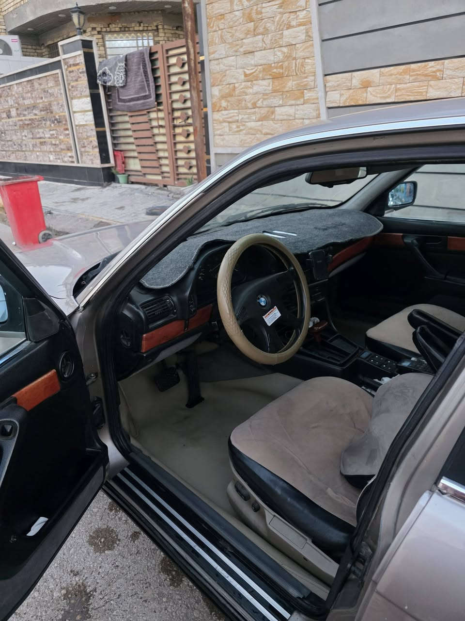 بسم الله الرحمن الرحيم 
اللهم صل على محمد وآل محمد 

سيارة بي ام دبليو BMW 
الموديل ١٩٩١ 
الحجم 735i 
المكينة 3500 
محرك وكير بلاد 👌 
تخم تاير جديد 
رقم بغداد  
جام كهرباء 
سماعات بلوتوث
مداور مباشر
مكان السيارة واسط نعمانيه 

السعر 60$ وبيها مجال 
*********** موجود وتساب
