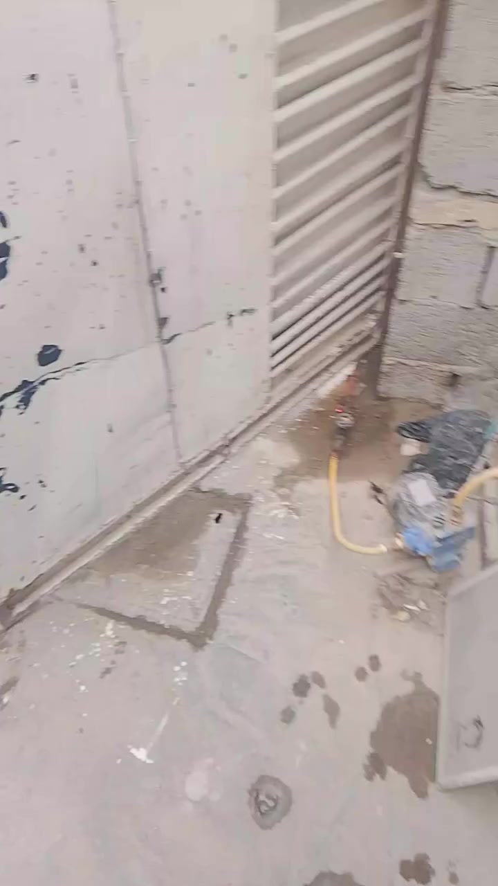 يا الله السلام عليكم يوجد بيت للايجار المساحه 100متر صاله ومطبخ وغرفتين نوم وصحيات العنوان بغداد الدوره المهديه الولى قرب مدسه سيف الله قريب الجسر الجديد وباب الحاره مع كهرباء 25 انبير مجاني السعر 500الف 
***********
