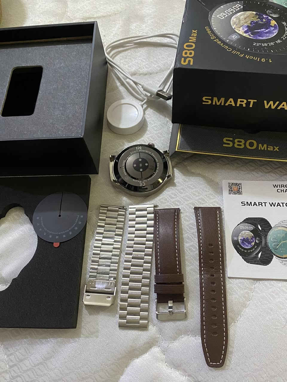 ساعة S80 Max Smart Watch الاصلية الذكية
-قياس نبض القلب
-قياس نسبة الأكسجين في الدم (SpO2)
-قياس ضغط الدم (تقريبي)
-تتبع النوم
-عداد خطوات وحساب السعرات
-أوضاع رياضية متعددة
-استقبال إشعارات المكالمات والرسائل
-اتصال بلوتوث مع الهاتف
-تغيير واجهات الساعة
-بطارية 200–300mAh تدوم 5 أيام حسب الاستخدام
-شحن مغناطيسي
-مقاومة ماء خفيفة (رذاذ فقط)
-سواران قابلان للتبديل (ستانلس ستيل + جلد)
-متوافقة مع Android و ios
-شاشة دائرية ملونة قياس 1.39 إنش تقريبًا
-دقة عرض تقارب 360×360 بكسل
-هيكل معدني مع خلفية مستشعرات
الملحقات سيرين فضي معدني وجلد رسمي وشاحنة وكارتونتها.


**إذا كنت صاحب هذا الإعلان وتريد حذفه لأي سبب، رجاءا أرسل رسالة إلى الدعم الفني**