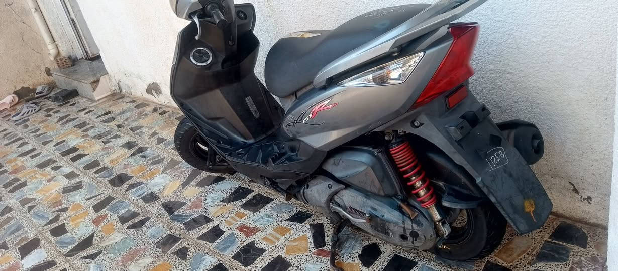 سلام عليكم دراجه ثعلب نظيفه مصالة هواي نازله رمبه دراجه ماكينه ناعمه ما مفتوحه دراجه مقفوله من كل شيء كهربائيات شغاله نكره سلف هندر دراجه ب 900وبيها مجال بسيط دراجه زوج تايرات  جدد دراجه مقفوله وتجي هنا تقلب وتاخذ مكاني بغداد الشعله السلاميات الرقم على الاتصال والاستفسار عن الرقم شغل واتساب***********
