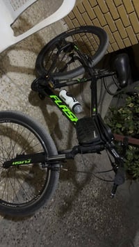 فلاش V16 • ٢٧٫٥ بوصة • منصور