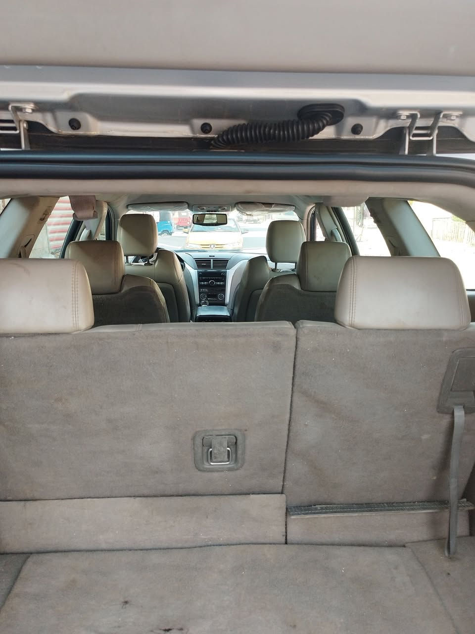 السلام عليكم....شوفرليت ترافرس موديل 2009..
رقم بغداد سيارة بدون اي نقص نظافة كاملة...
كير ومحرك وكهرباء مع الصدر حالة جيدة جدا.
تبريد 3 قطع.
كشنات كهربائية  
السيارة باسمي تحويل ثاني يوم.
السعر 90 $...بيها مجال بسيط جدا.
مكان السيارة بغداد .
للاستفسار الاتصال ***********
