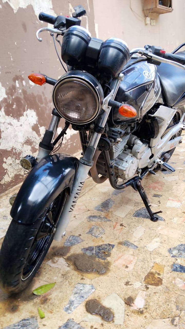 ماطور ياماها ياباني
حجم المحرك 250
مكينه شرط مامفتوحه 
مابي رقم 
السعر مليون و200
وبي مجال بسيط 
رقم ***********
علي العجيلي
