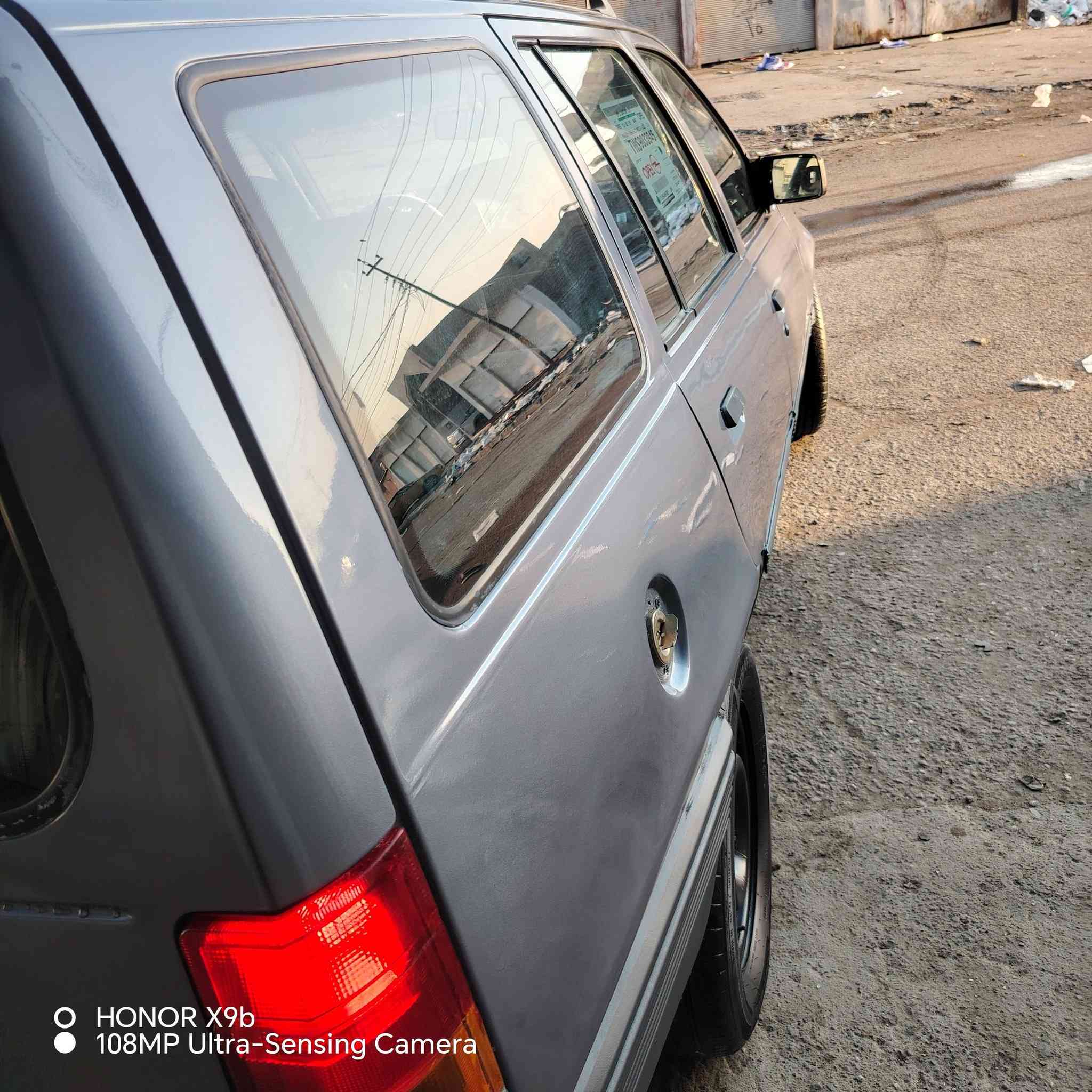 سلامو عليكم كاديت للبيع حجم18السياره جاهزا بل كامل ما نقصها برغي موديل 1992 طخم تاير جديد كاربون بانزين السعر خاص اتصل عل رقم ***********
