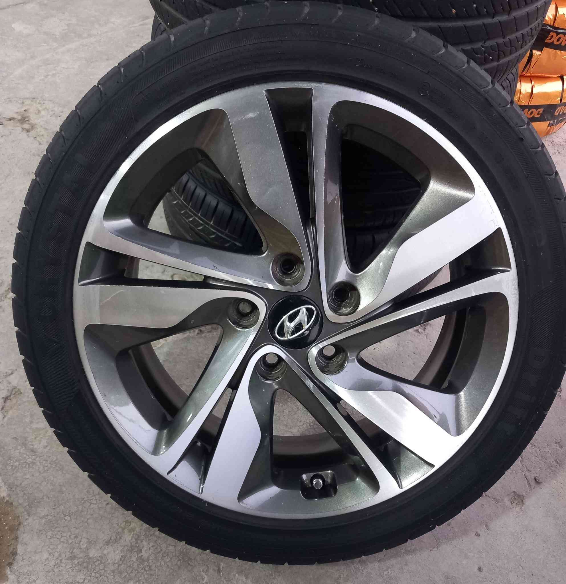 السلام عليكم...5 ويل كب 17 اصلي النترا + 5 اطارات 215/45/17 ....  260 الف 
العنوان:بغداد الجديده
للاتصال:***********
