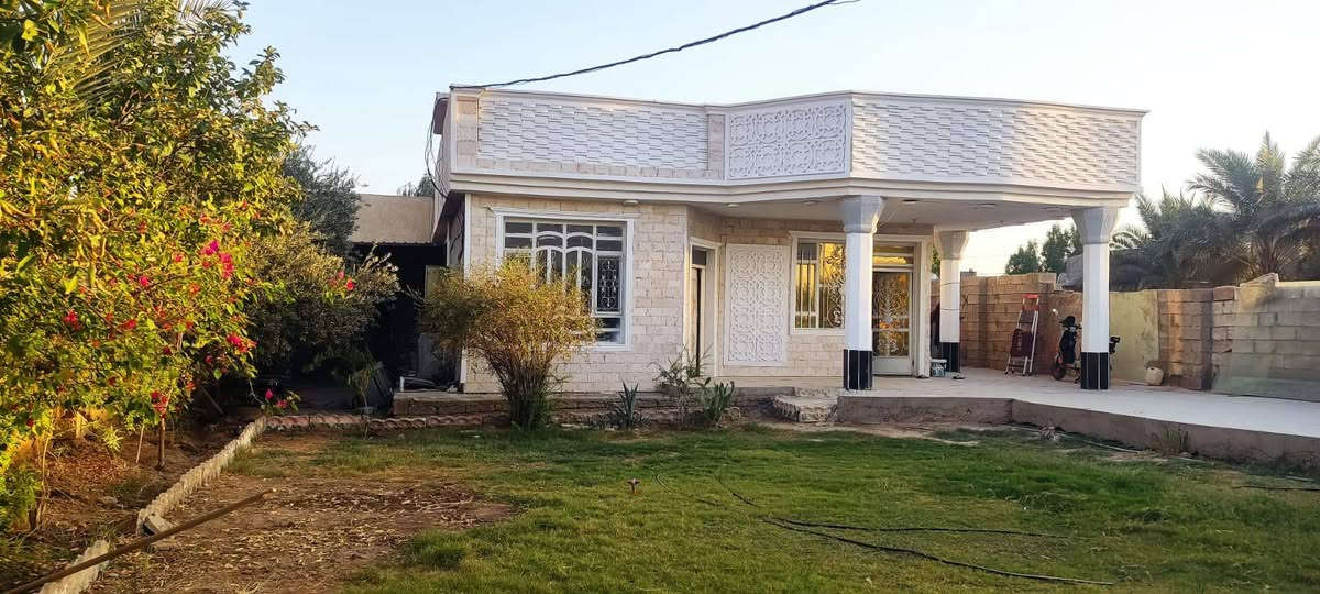 السلام عليكم 
دار للبيع المدائن قرب بريجان مدخل شارع المعله
التفاصيل 
المساحة (650)م واجهة (16)م نزال (42)م
مساحة البناء (150)م 
البناء/ استقبال+ مطبخ+غرف نوم 2 + صاله + صحيات داخليه خارجية 
كافه الخدمات تبليط ماء كهرباء نوع الأرض زراعي قرار 117
للاستفسار اكثر الاتصال على الرقم (***********)
