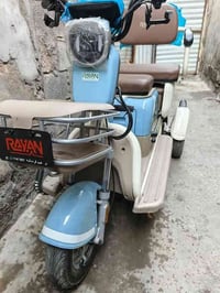 عندي هاي الدراجة الشحن قبل شهر أخذتها جديدة  وحتى ماستخدمتهة هواي بعده...