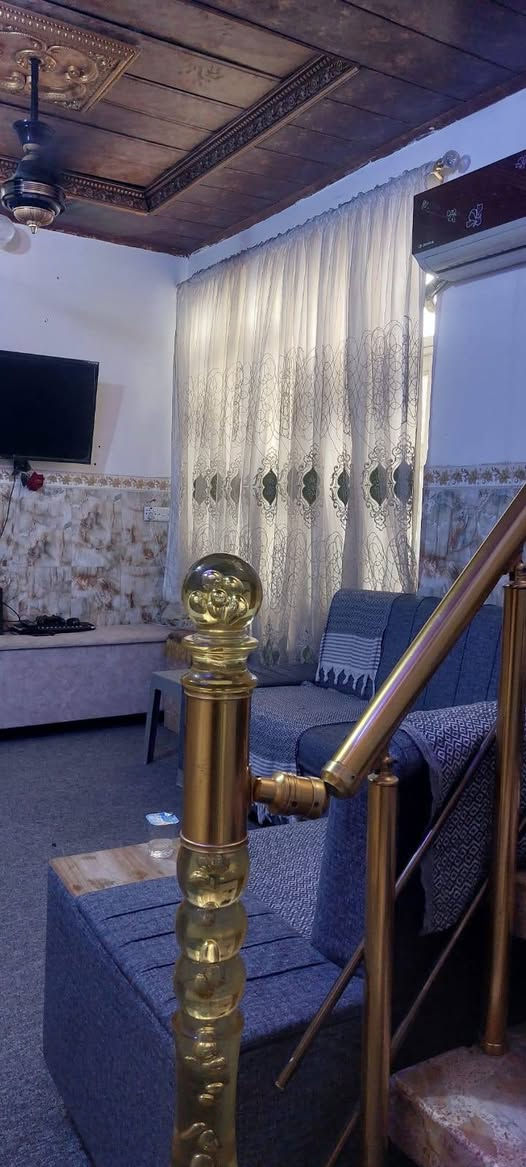 للبيع بيت طابو صرف عسكري مدارس الفرع مقابيل السوق مساحته ٩٥ متر طابق واحد السعر ٨٥ بي مجال بسيط لشراي للإستفسار الاتصال بالرقم التالي *********** النجف الاشرف النجف, العراق
