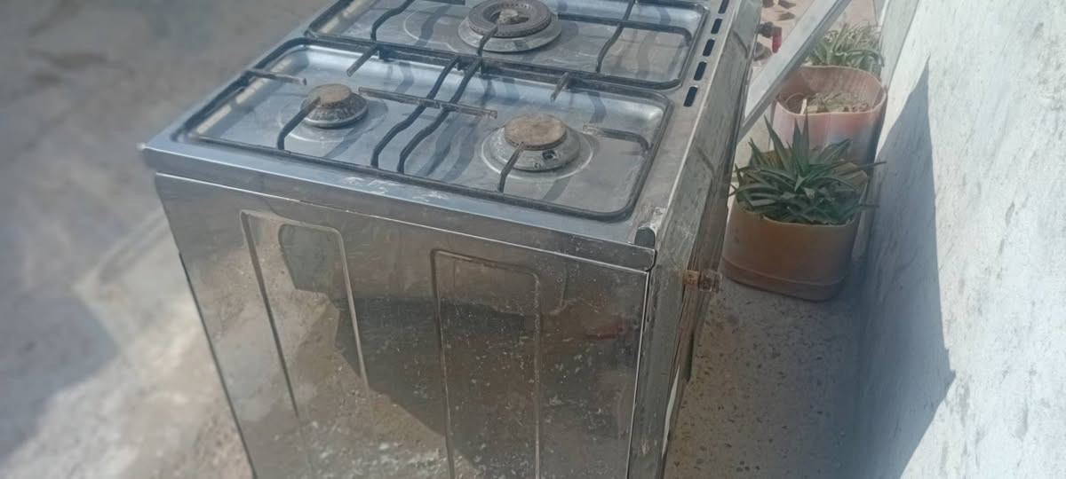 سلام عليكم طباخ شغال فرن وعيون نضيف البيع السعر ١٣٥ وبي مجال مكاني ابو غريب عرب جلوب رقم ***********اثير /***********
