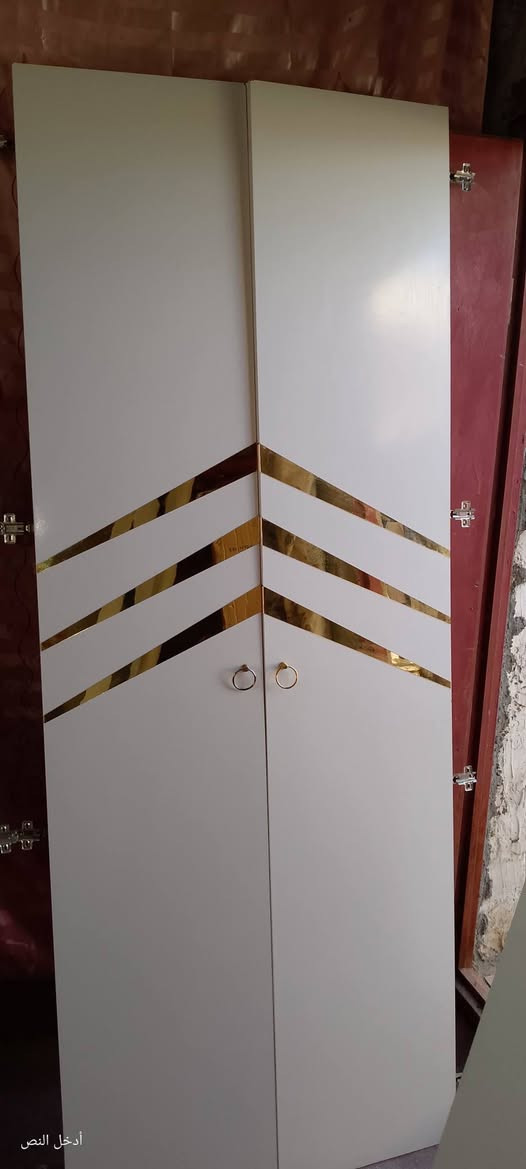 السلام عليكم اغاتي غرفه تركي للبيع 5 قطع مثل ماموظح بالصور سعره 250 بيه اضرار بسيطه السكف مال الكنتور مفطور بس ***********
