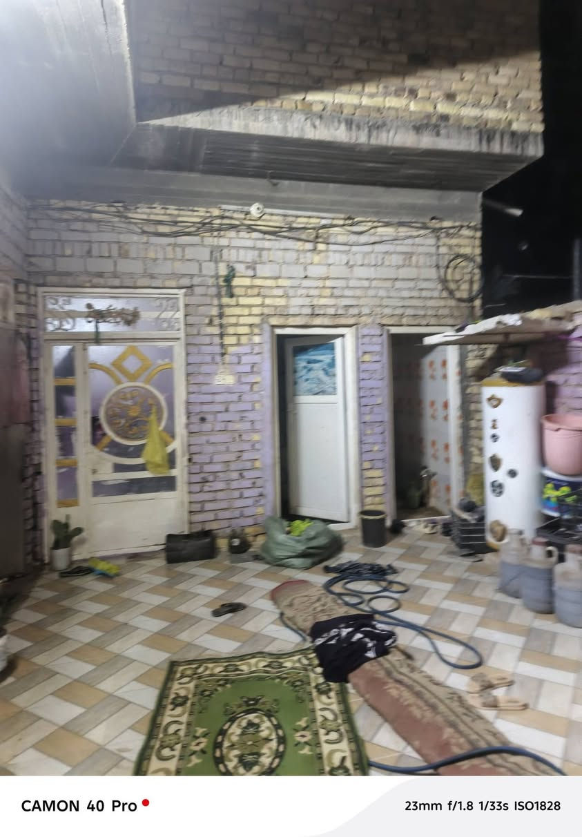 السلام عليكم شباب هاذا البيت للرهن
جميع الخدمات متوفرة تبليط باب البيت يتكون من➡
٨ غرف جبير وكونكريت وبناء حديث 
مكانه قرب مركز الصلاح قريب عل شارع العام 
***********
