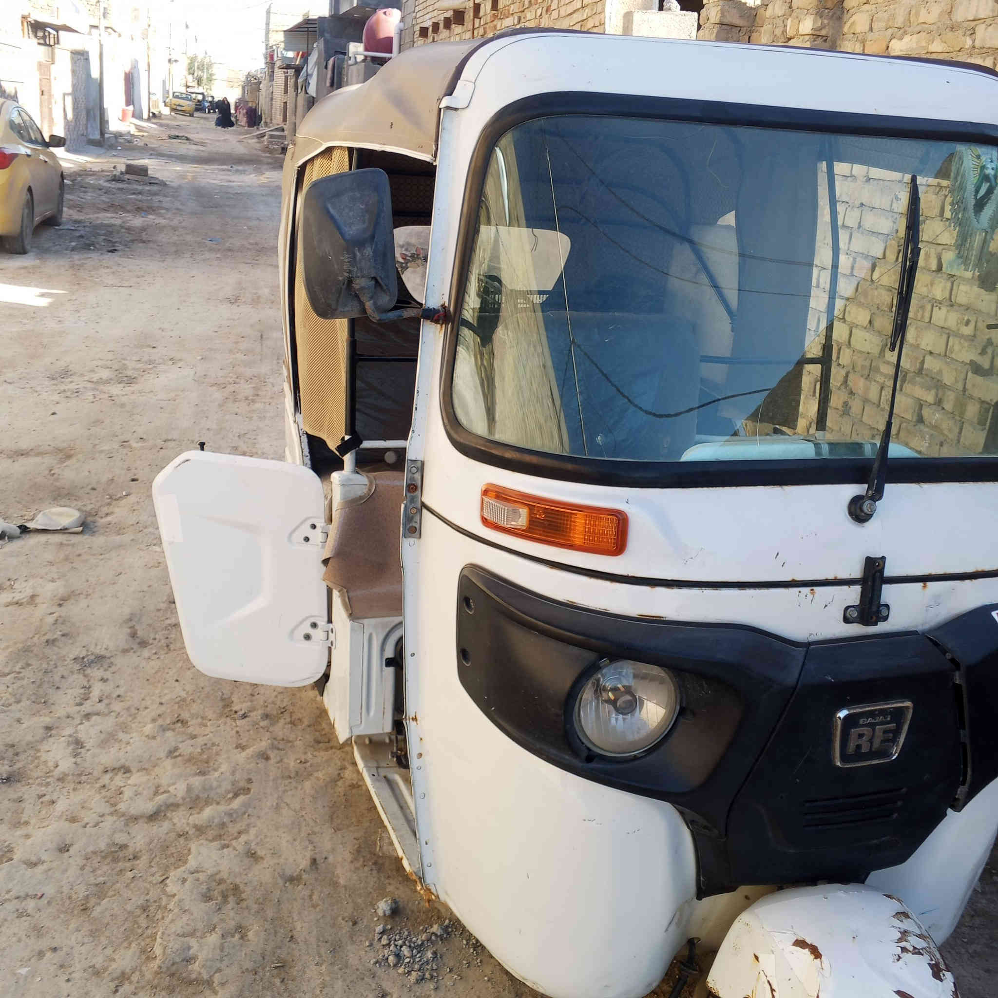 سلام عليكم شباب تكتك موديل 21 شهر 11 رقم وسنويه لوحه بل مرور ما مستلمها تحويل ثاني يوم مكينه خرسه بوشه وبستم فقط وكلشي موضح بل فيديو مابيها لا صبغ ولا معجون ولا حار فقط بارد بل لغد سعرها 6850 وبيه مجال حق الجيه نواقصها صليب نقصها مكاني بغداد سبع قصور قرب مركز ***********
