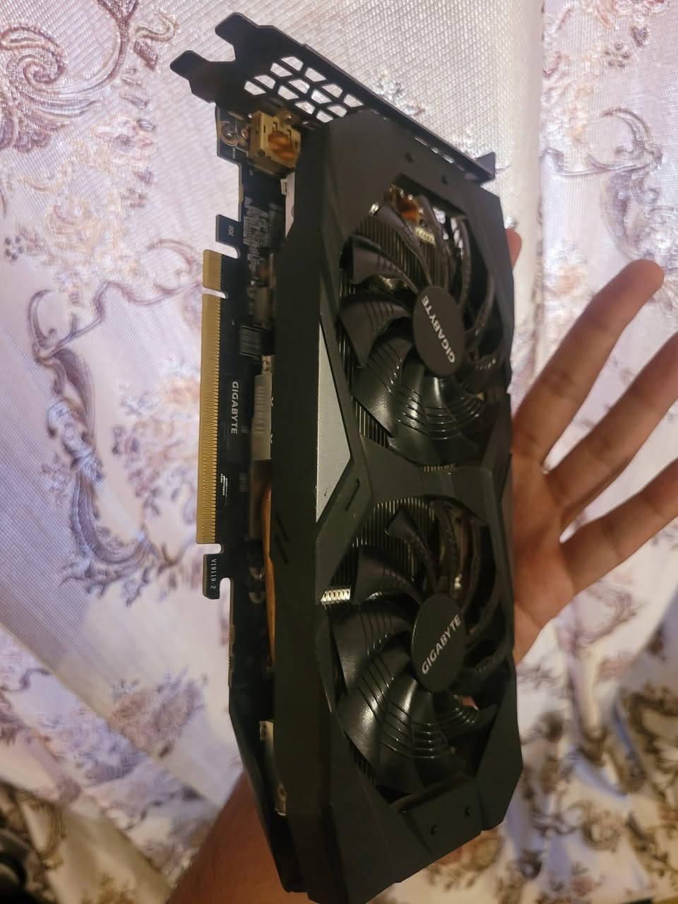 Gigabyte Nvidia GTX 1660 super
شغال ونظيف 100% 
للبيع السعر 180 الف وبي مجال بسيط
الي يريد يراسلني واتس ***********
