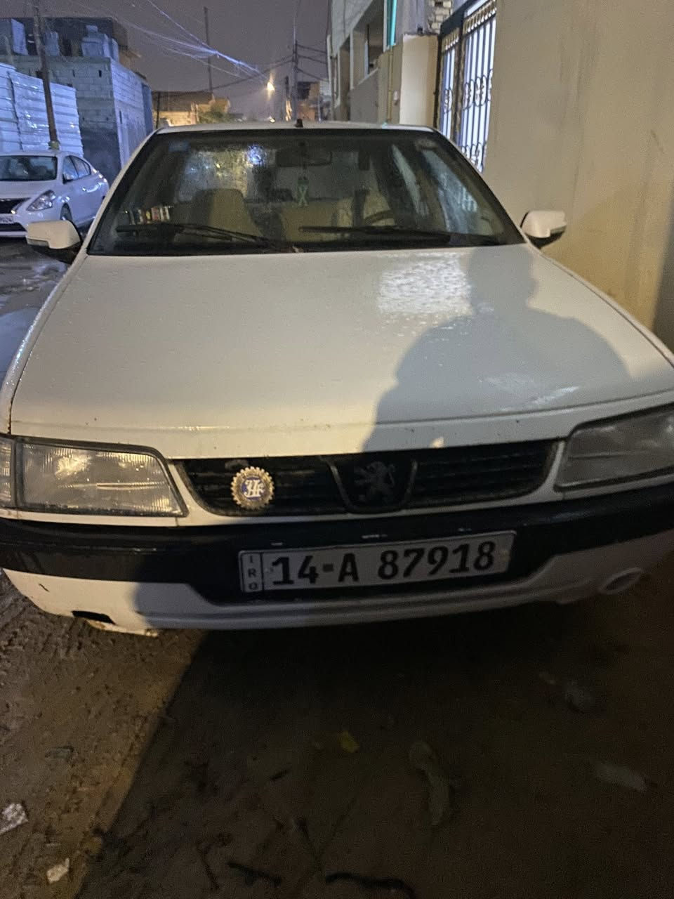 لسلام عليكم سياره بيجو 405ميديل 2010سياره حلو رقم بصره انكليزي سنويه 2029مصفره راعيه موجود كهربايات كامله مكينه كايمه كير حلو حداديه 50 100مكان بصره مطيحه سعر 25وبيه مجال رقمي***********
