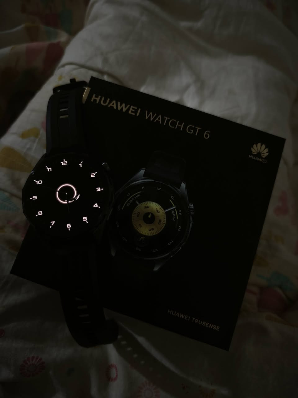 ساعة هواوي GT 6 اخر اصدار الجديدة
للبيع مستخدمة قليل جداً وبعدها كلش جديدة 
قياس 46 لون اسود و متوفر الها سير بأي مكان كل الأوان
ميزة الرد ع مكالمات + رد ع رسائل من خلال الساعة بأختصار تلفون متكامل بهاي الساعة📱⌚
 تربط اندرويد و ايفون بل إضافة الئ برنامجها الخاص 
و تدعم جميع برامج الرياضة الي يحتاجها المستخدم 
وتدعم قياس ضغط الدم و دقات القلب و درجة حرارة الجلد و كل شيء يخص صحة الجسم 
و الأقوا من هاذا كله 🔋الشحن يدوم 19 يوم استخدام شخصي حقيقي
كرتونتها و شاحنتها موجودة اصليات 
السعر 200 💸الف بيها مجال قليل 
*********** واتس اب 
عنوان القائم توصيل موجود
