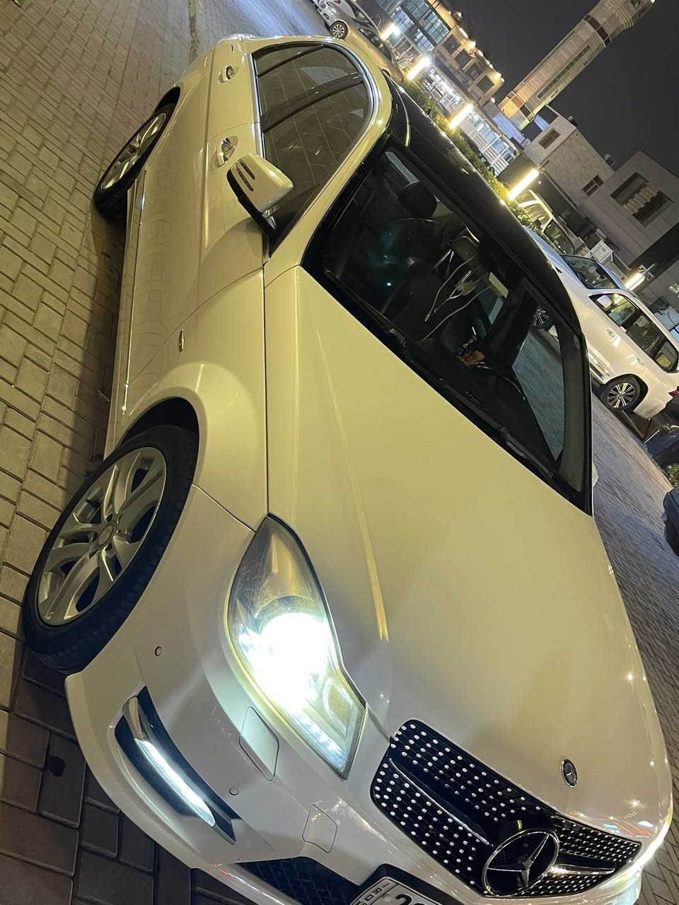 السلام عليكم:••  مارسدس وكالة AMG للبيع او المراوس حسب القناعه
مارسدس c200 موديل 2012 محدث دعامية وشباك 2014 سياره (خليجي)سياره جديده بدون اي نقص تخم تاير  صدر كير مكينه دواخل كلهة مكفوله وسياره جديده
(ضرر موضح بصور السونار ) 
مواصفات ؛•
رقم سياره اربيل 
4 بصمات 
3 انظمه قياده 
تحكم 3 بردات 
بنوراما وليس فتحة 
داخل جلد قرميدي 
كشنات كهرباء وخزن ميموري للسايق والصدر 
تحكم ستيرن جهتين مثبت سرعه  
لايت داينمك +دوار ويه فره الستيرن 
مكينه 4 سلندر حجم 2000cc تيربو 
وبعد هواي مواصفات السياره 
   افنكارد يعني فوول مواصفات للاخير  

واتساب + اتصال ***********
