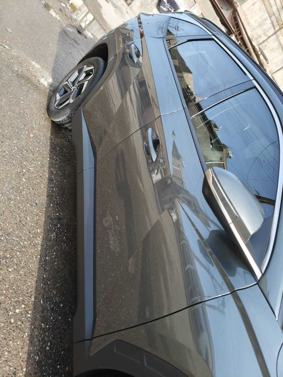 للبيع توسان موديل 24 بنزين وهايبرد فول مواصفات للاخير فئة لمتيد حاث باب جنطة تبديل رقم بصرة دولي حرة بااسمي ماشية 10 الف مكان السيارة بصرة التواصل ع الرقم ***********
