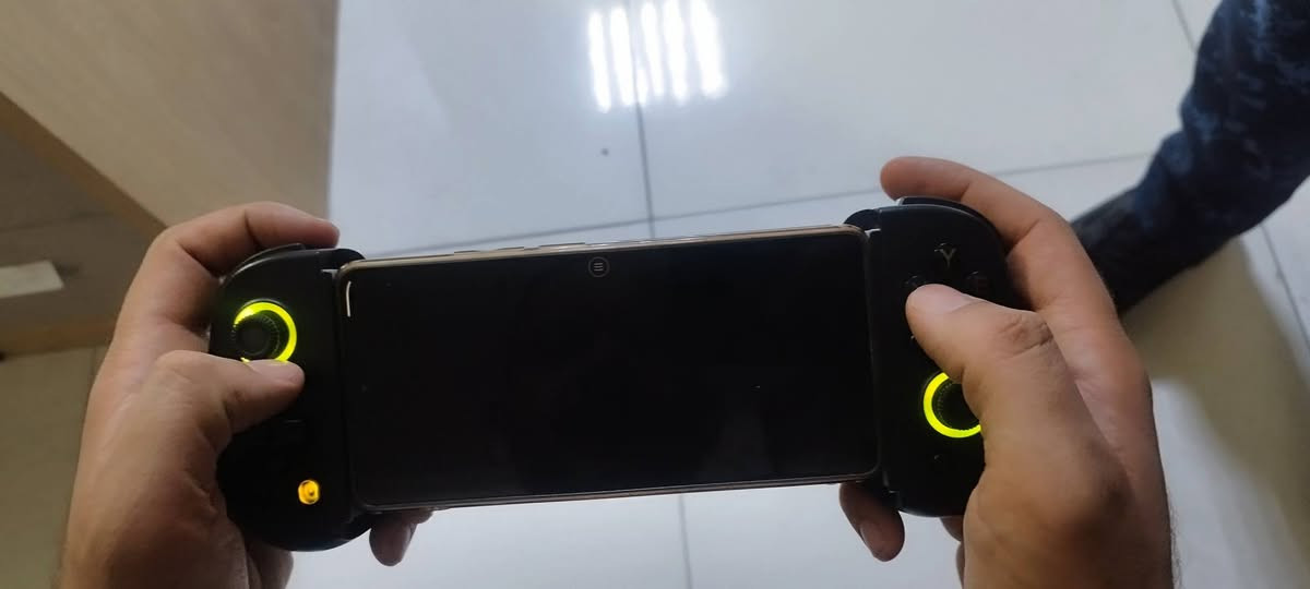 يدة العاب موبايل + ايباد .. مليانة مواصفات وتدعم سحابة Xbox مفحوص فحص كامل


**إذا كنت صاحب هذا الإعلان وتريد حذفه لأي سبب، رجاءا أرسل رسالة إلى الدعم الفني**