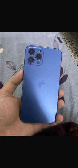 آيفون 12 برو ماكس سعره 290 وبي مجال بسيط نضيف جدا جهاز مستبدل شاشة وبطارية كامرة شوي بيها رجفة ماستر الجهاز بغداد بلديات ***********
