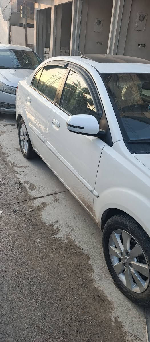 سلام عليكم
رقم أربيل
شرط تحويل 
كربون بانزين 
محرك 16
صافيه مصفيه 
مرور هيه 
طختها جاملق امامي 
سقف اتنت
105وبها مجال 
***********
***********
