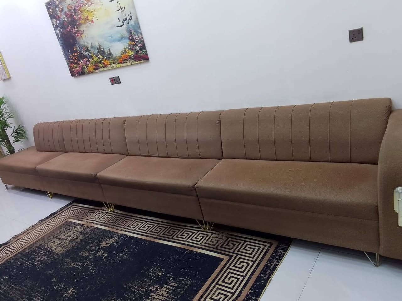 تخم جلسة الخشب جام روسي توصاه
طول 5 امتار ونص 
نظيف جداً مع 6 كوشات نفس الون
صناعتة درجة اولى 
السعر :450 الف وبيه مجال 
العنوان : بغداد شارع فاسطين
للاستفسار :  ***********
