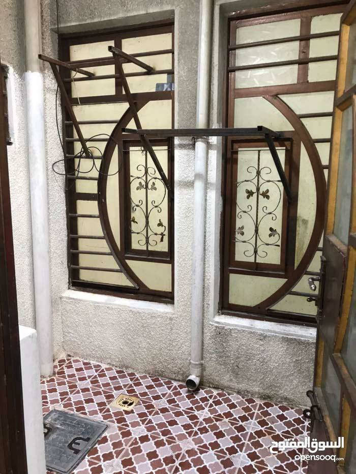 شقه للايجار  قي الاعظميه  قرب جندي ابو الحنطة
طابق ارضي 
🎆/  تحتوي على صاله وغرفتين  ومطبخ وخدمات  
 الايجار 500الف
***********
