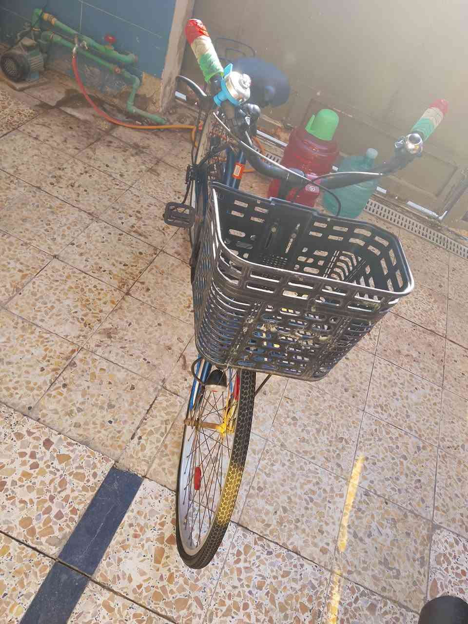 بايسكل بناتي ياباني اصلي للبيع السعر 75الف قفل الشراي يتصل ***********
