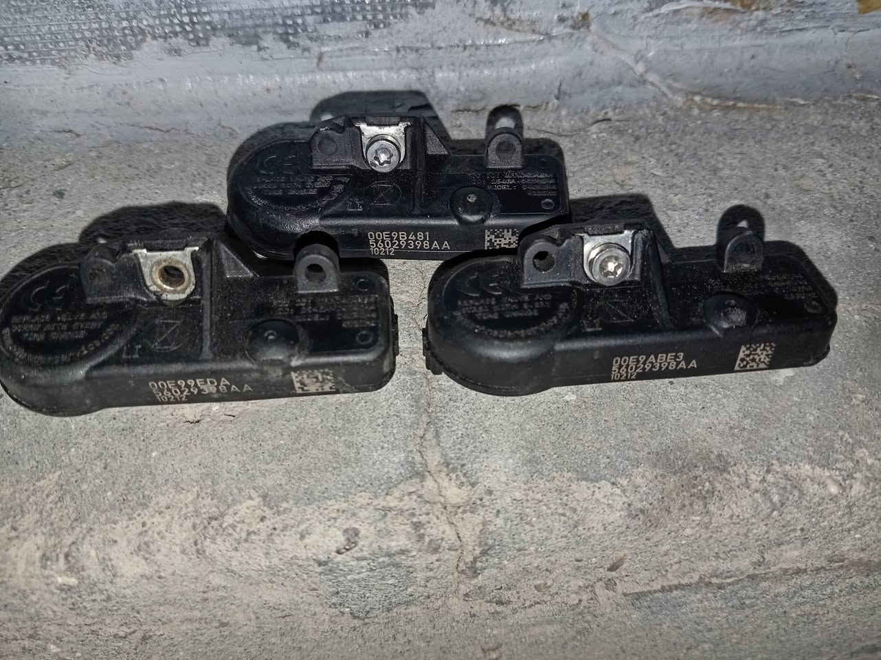 حساس اطارات اصلي 3قطع فقط للبيع 50 الف للتواصل واتساب *********** بغداد
