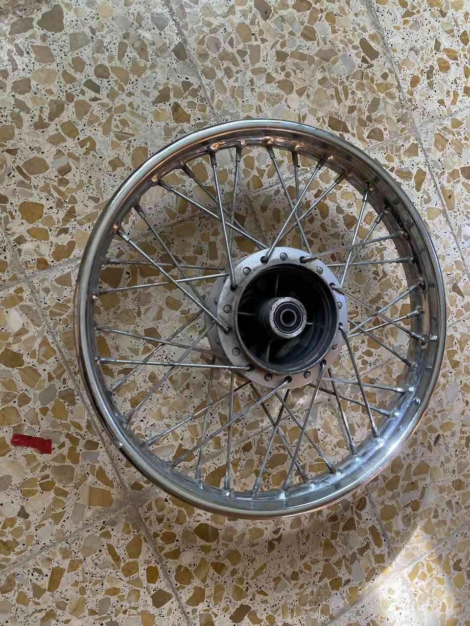 سلام عليكم ويل وره وكدام نضيفات عوزهن بس جوابه ويل بدون تاير نضيف ومحرك أبيعك كوم حديد مادري شبي سعرهن كلهن 90قفللل مكاني ناصريه مركز (***********)
