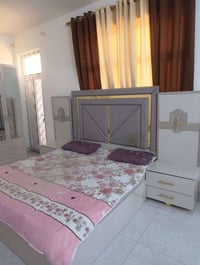 غرفة اخشاب • للبيع