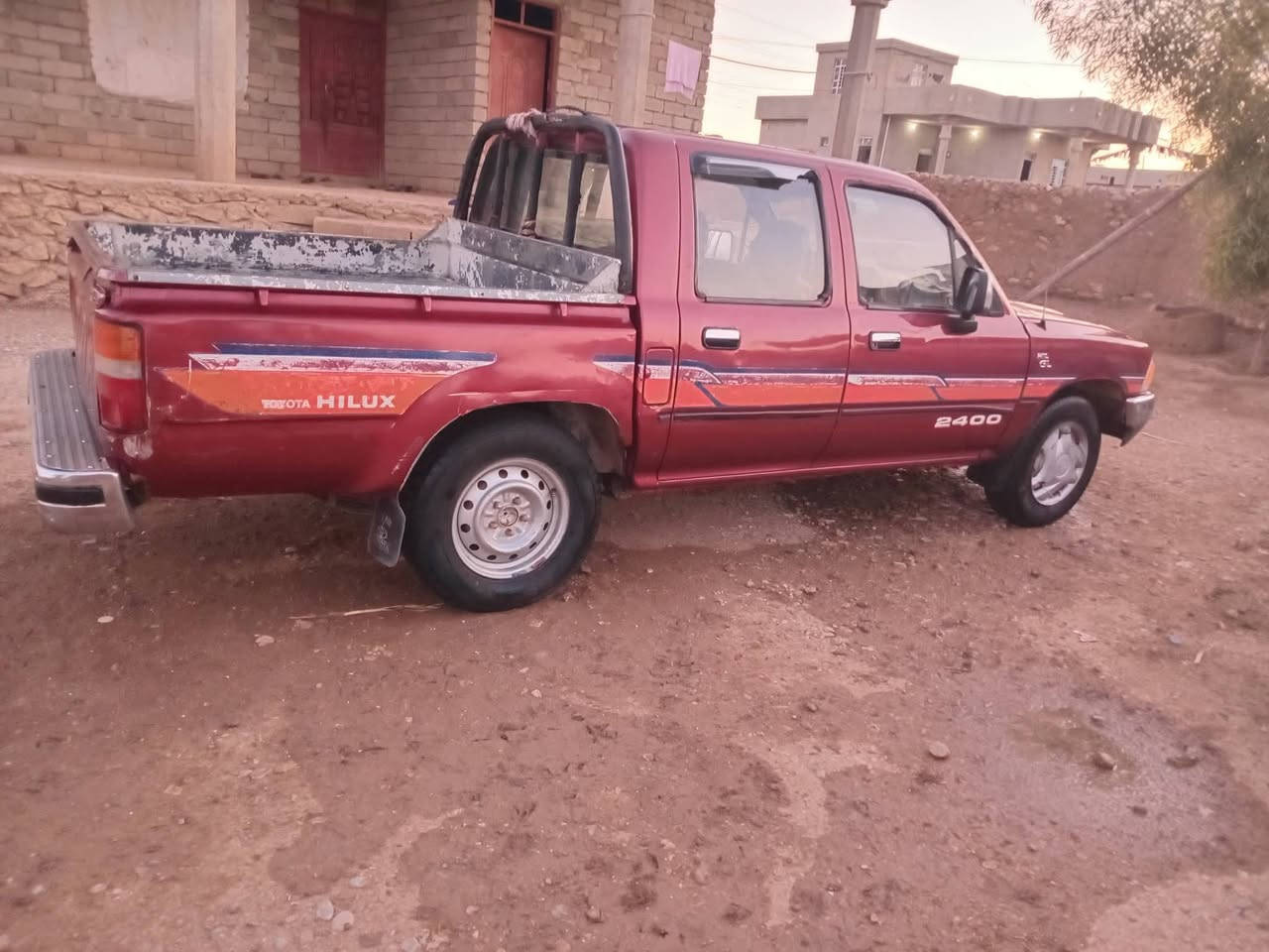 للبيع سيارة بيكم تيوتا ياباني احمر ماروني رقم نينوى انكليزي شرك الوكالة والتحويل نضيفة مال جناي حلوة مكفولة من الكلب والدعم تدفئة تبريد شغال شرط طخم  جديد اربع تاير جديد رقم الهاتف ***********///***********

