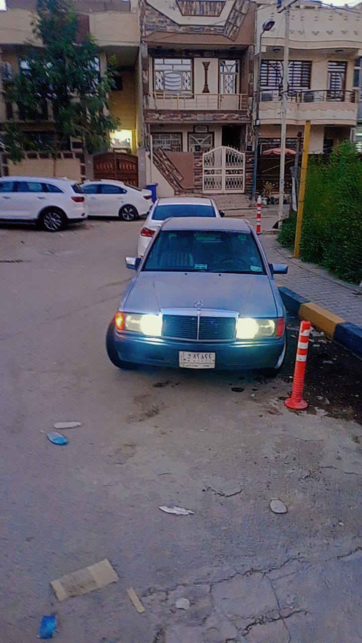 سلام عليكم مارسدس 190e طيارين 
موديل 91 
محرك بلادي سته سلندر 
داخل جلد رصاصي 
وجام اربعه كهرباء 
بس السياره يرادله ملاحضات 
سعر 60 وبي مجال 
الرقم *********** موجود واتساب 24 ساعه
