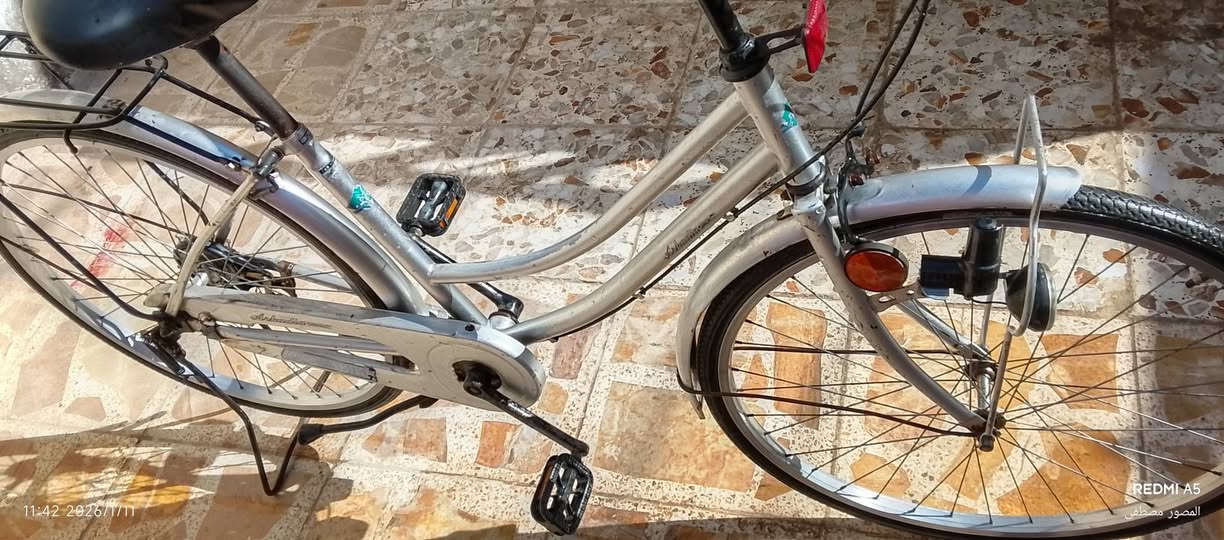 🔴 سلام عليكم شباب 

بايسكل للبيع مديل 2016 حجم 26 كامل مكمل 
بايسكل نضيف السعر 70 وبي مجال متواصل على الفيس او الرقم ***********
