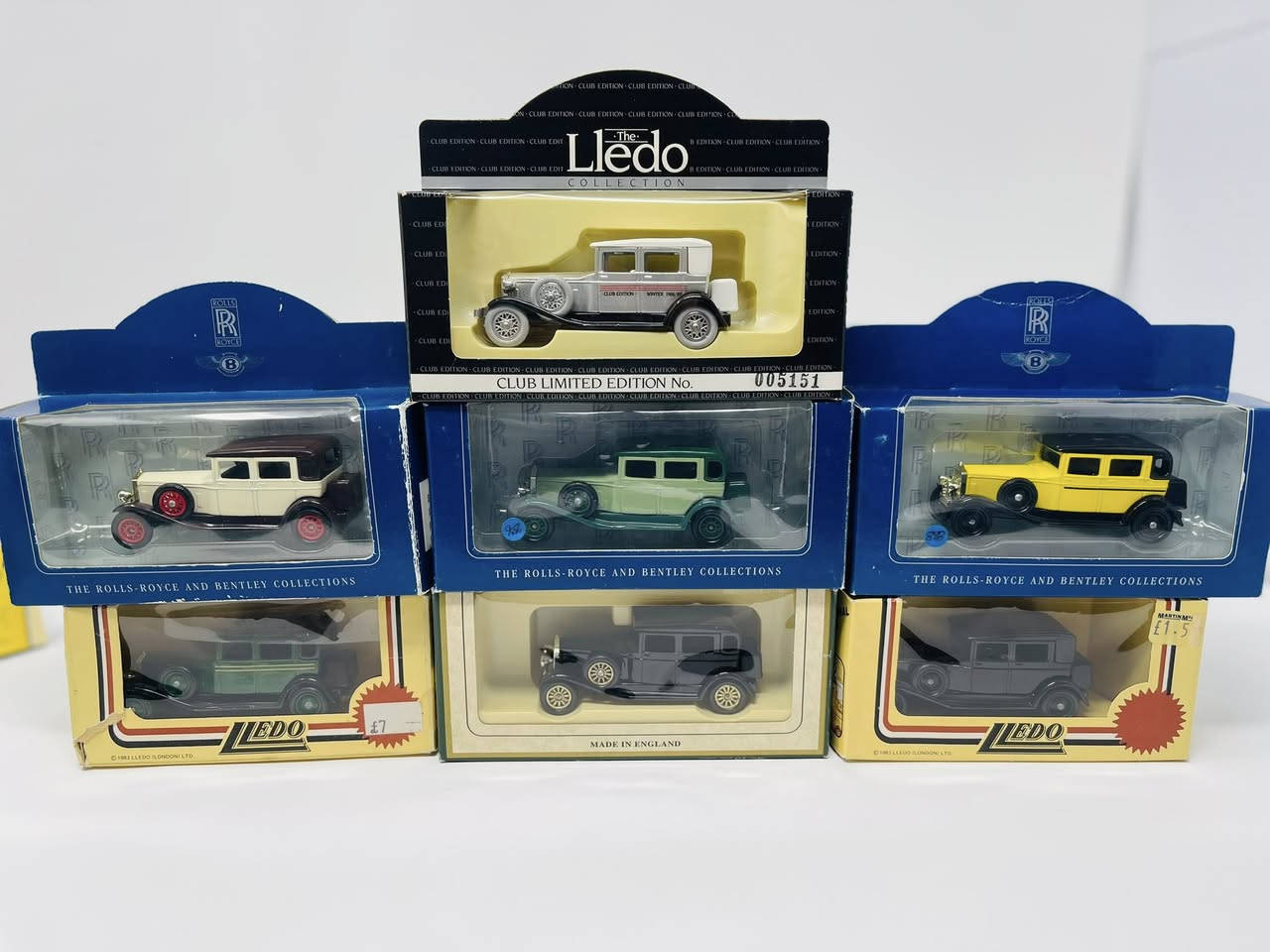 🔥🔥نوادر🔥🔥
💚سيارات رولز رويس 💚
✨🚘 مجموعة سيارات إنكليزية أصلية نادرة
🔩🏷️ صناعة حديد (Die-cast) بإتقان عالي
‏🕰️🇬🇧 إنتاج قديم بتفاصيل دقيقة تعكس عراقة الصناعة   البريطانية
💎🎩 قطع مميزة لهواة الاقتناء والذوق الرفيع
⭐📦 فرصة حقيقية لامتلاك تحف لم تعد تُنتج


**إذا كنت صاحب هذا الإعلان وتريد حذفه لأي سبب، رجاءا أرسل رسالة إلى الدعم الفني**