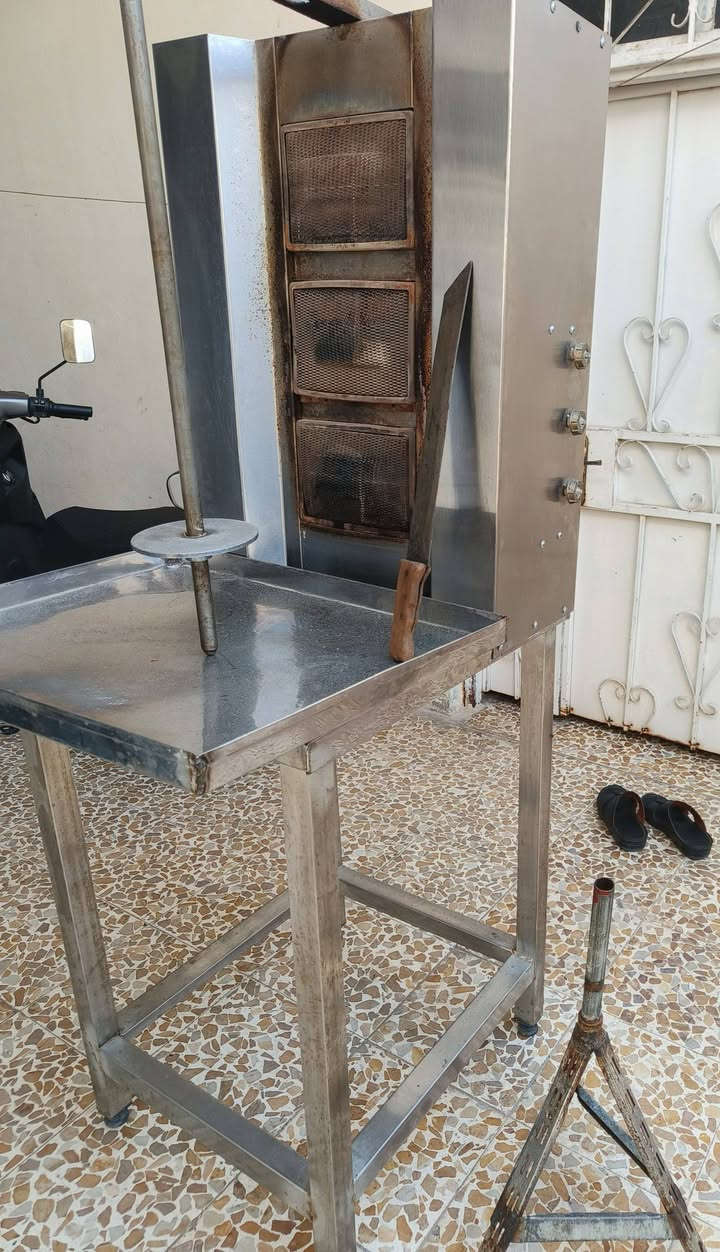 السلام عليكم
شوايه شاورمه  نظيفه وجاهزه  

السعر 125 الف  

التواصل ع الرقم ***********
