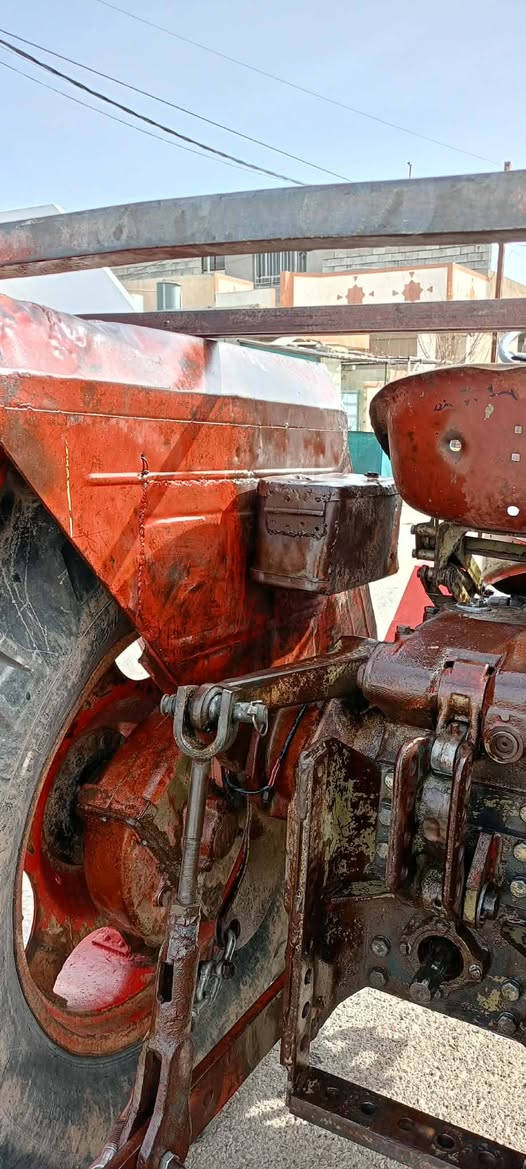 مەکینەی عەنتەر مۆدیل 1984 کارتی شەریکەی لەگەڵدایە مەکینەیەکی زۆر پاک و مەزبوت و بێ نوقسانیە
(مەکینە و گێڕ و ئەکسل و جیهاز و پەمپ گازوو جووت برێک بەشەرت)هەتا بڵێی مەزبوتە تایەی وەکو تازە وایە سەوتی زۆر خۆشە ئەکسۆزی بیلادی لەسەرە کامل جائیزە یەک دینار مەسروفی تیانییە ماڵی دۆستە گشت گیانی بەشەرت.
شوێن:چەمچەماڵ-شۆڕش            ژ.م:***********
