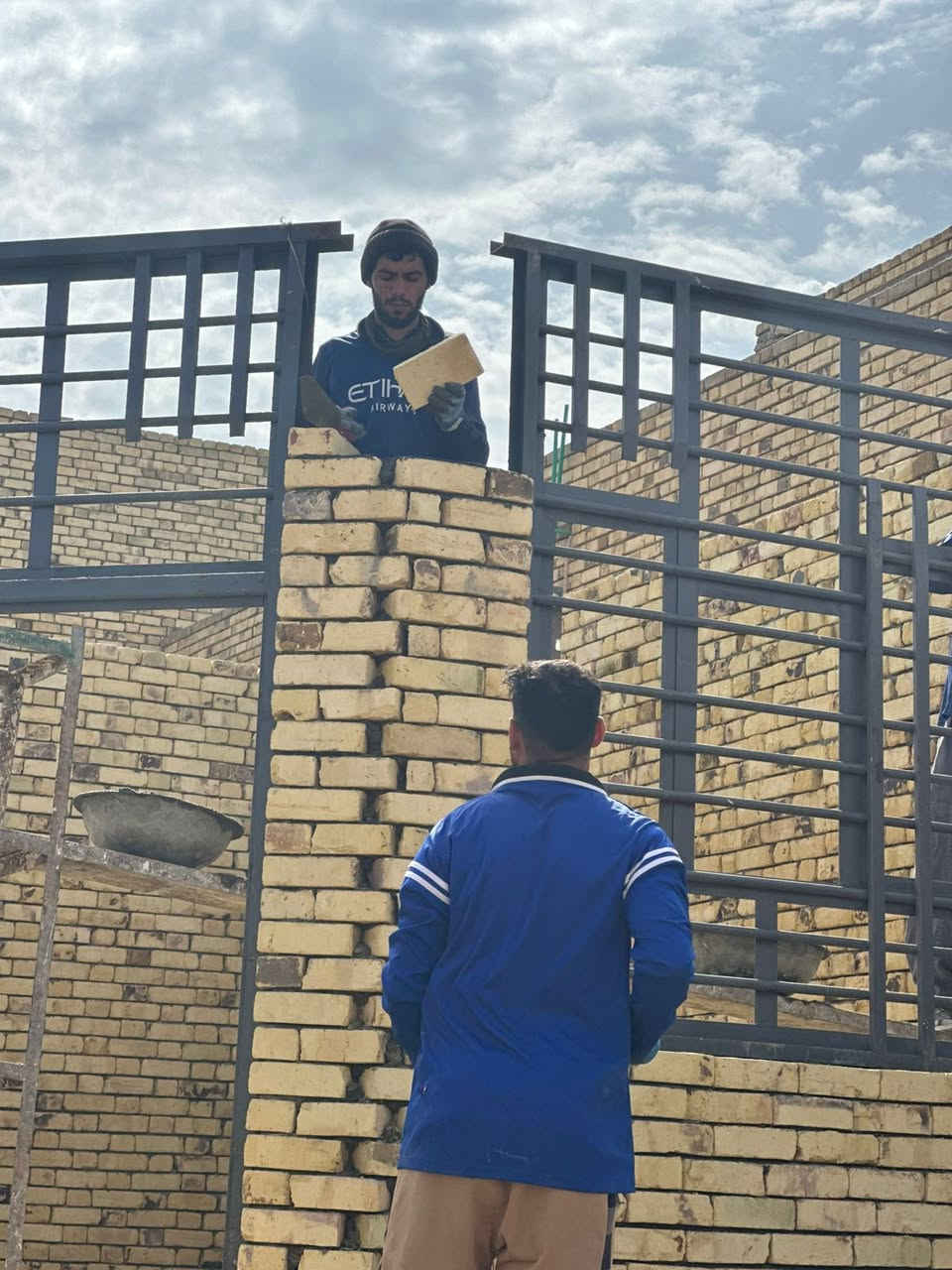 السلام عليكم جزء من اعمالنا ينال اعجابكم باشراف مهندس واسعار مناسبة اقصاد او اسكان  بناء  ***********
