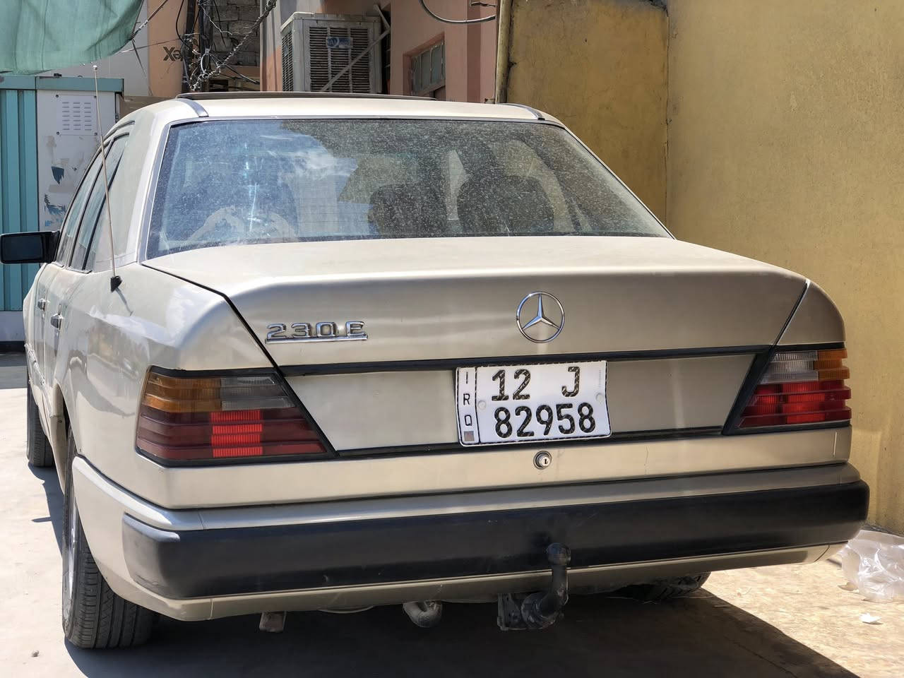 السلام عليكم
مرسيدس دب 

موديل 1986 بل سنويه اصل 1987

قفل مركزي

سلايت 

اريل كهرب 

كشرها نضيف 

ويلاه جدد

قواعد الدبلات سليمه

سياره جاهزه ما تصرف عليها برغي 

السعر 50 وبيها مجال للطيبين والشراي

للتواصل *********** بي واتس
