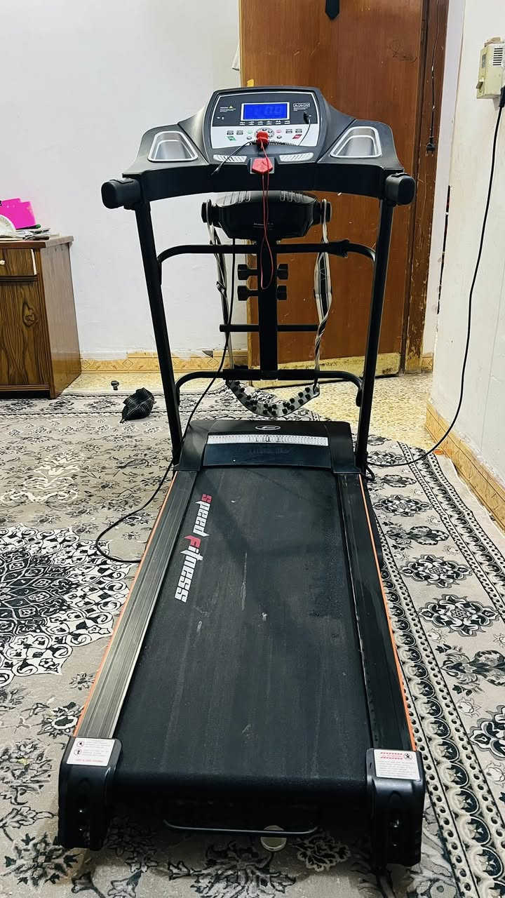 جهاز جري للبيع مستعمل. نضافه فول  عداد 15 بي هزاز للدهون وثقالات وتكدر تحطه وين ماجان لان يتكدر اتطبكه وتحطه باي مكان بيه دي جي يربط عل موبايل 📱 السعر 450 وبي مجال رقمي *********** او ***********
