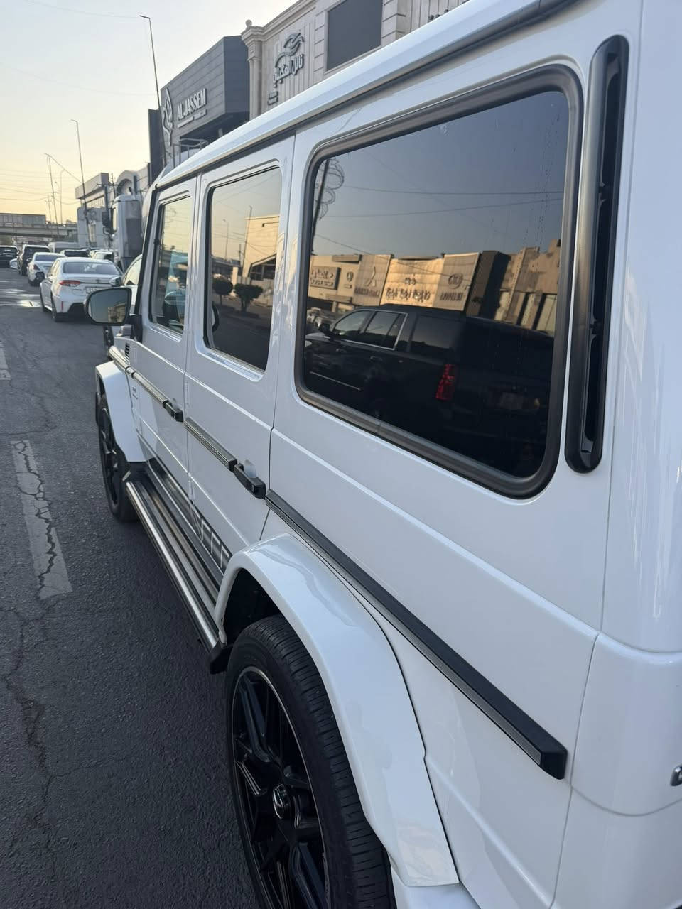 السعر 3 شدات و80 ورقه بيه مجال
مرسيدس بنز فول فول مواصفات
لمواصفات :
الموديل: 2014
G-Class AMG 63 :النوع
الوارد: خليجي مكفول / فول مواصفات
محرك V8 سعة 5.5 لتر (Twin Turbo (550Occ - قوة تقارب 544
حصان
نظام دفع رباعي دائم 4MATIC
أنظمة تعليق رياضية AMG + 3 دفلكات كراسي جلد كهربائية بتحكم كامل + تبريد وتدفئة
ثلاث شاشات
نظام صوتي Harman Kardon فاخر
رادار أمامي
كاميرا خلفية + حساسات أمامية وخلفية نظام قيادة مخصص للطرق الوعرة والمدينة نحكم ستيرن + شيفتر خلف المقود إنارة LED نهارية + زينون ليلي
فتحة سقف كهربائية
جنوط AMG قياس 20 إنج
إضاءة محيطية داخلية
 
***********
