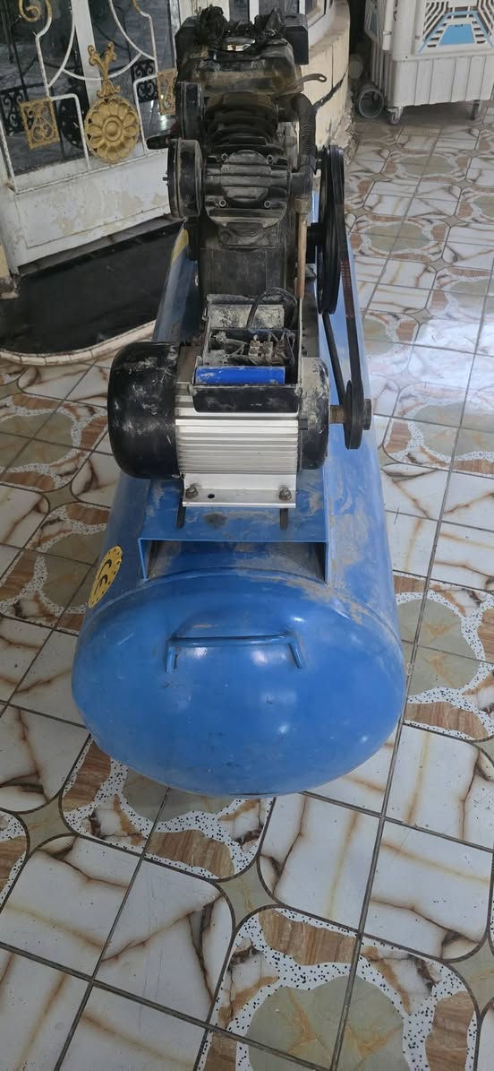 كنبريسر للبيع حجم ٣٥٠ عل فحص صناعه تركي كهرباء سنكل وبانزين ***********العنوان حله السعر انتصل وتدلل
