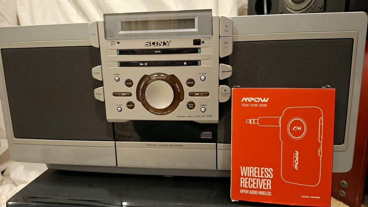 السلام عليكم 
مسجل من ماركة سوني ياباني راديو 📻 ثلاث موجات MW - LW - FM كاسيت قلاب 💿 CD
مداخل ثنين دخول و خروج مع بلوتوث جهاز شغال بالكامل بدون اي نقص نضافة ٩٩% 
سعر ١٦٥ الف للاتصال *********** كركوك 
يوجد توصيل كافة محافظات
