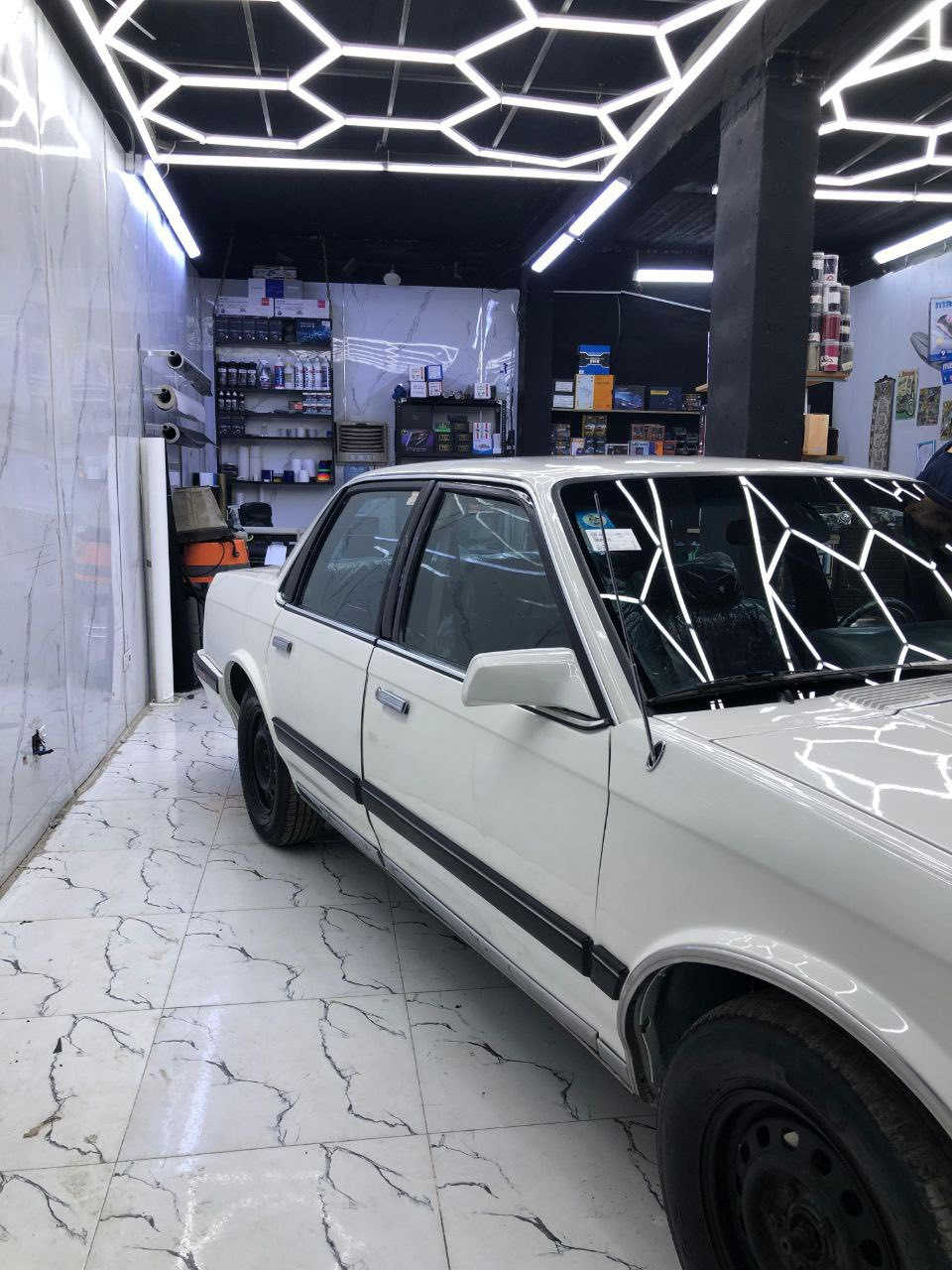 السلام عليكم (بغداد)
اولدز موبيل موديل ١٩٩٠
حجم المكينهv6)3100)
دبل فيتبم
مكينه وكير جديد 
تبريد شغال+منطومه جديده
سستم سماعات+ شاشه تدعم نظام الكار بلي 
السياره جاهزه بدون تبديل بدون حادث فقط صبغ عام جماليه""جماليه""
رقم بغداد انكليزي سنوية لل30 رقم مميز٤ ارقام تحويل ثاني يوم 
السياره بلاديه وكلشي جديد 
سعر السياره  ٤٩ ورقه وبيه مجال 
*********** للاستفسار 
او مراسله الصفحه 
مكان السياره بغداد
