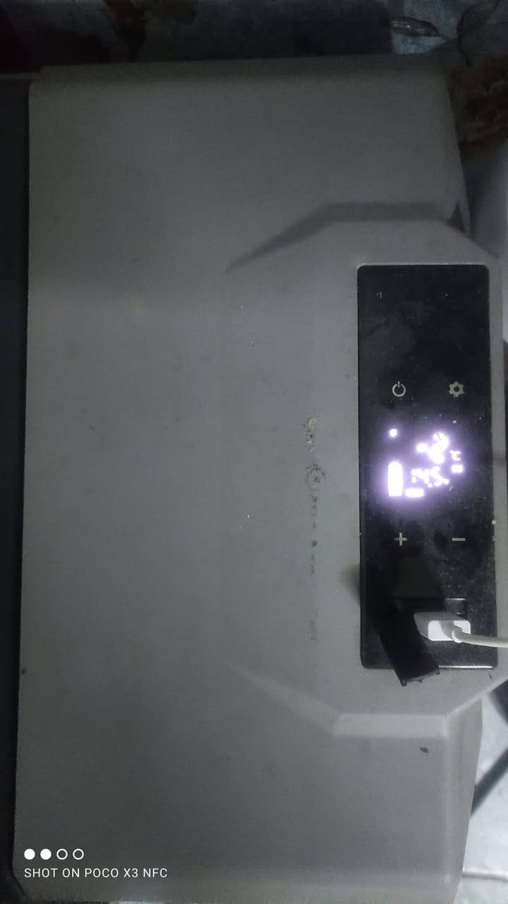 السلام عليكم ثلاجة سياره وتصير أيضا بالغرفه تجميد وعادي أنت تتحكم بيها وبيها جروحخ ويده مثل حقيبة السفر ،استخدام قليل جدا نوعيه ممتازه ماخذها ٥٠٠ أبيعها ٣٠٠ بيها مجال بسيط


**إذا كنت صاحب هذا الإعلان وتريد حذفه لأي سبب، رجاءا أرسل رسالة إلى الدعم الفني**