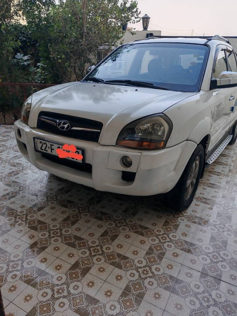 السلام عليكم للبيع توسان ٢٠٠٩السياره شادله محرك حاويه جديد والوصل موجود بيه رش بنيد وجامرلغ بدون ضربه رش بدون معجون والباقي مكفول رقم اربيل الانگليزي الجديد سنويه لل ٢٩ السعر ١١٠ وبيه مجال حگ الجيه السياره اترايه احله منها ماتصرف عليه أي دينار ان شاء الله بدون ضربه تبريد تدفئه كله شغال طخم تأيرات جديد العنوان بعقوبه للتواصل الاتصال على الرقم *********** بعقوبة, ديالى
