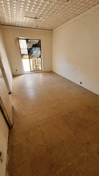 شقة أرضية • جاهزة نظيفة • بلصحة ورا الكهرباء