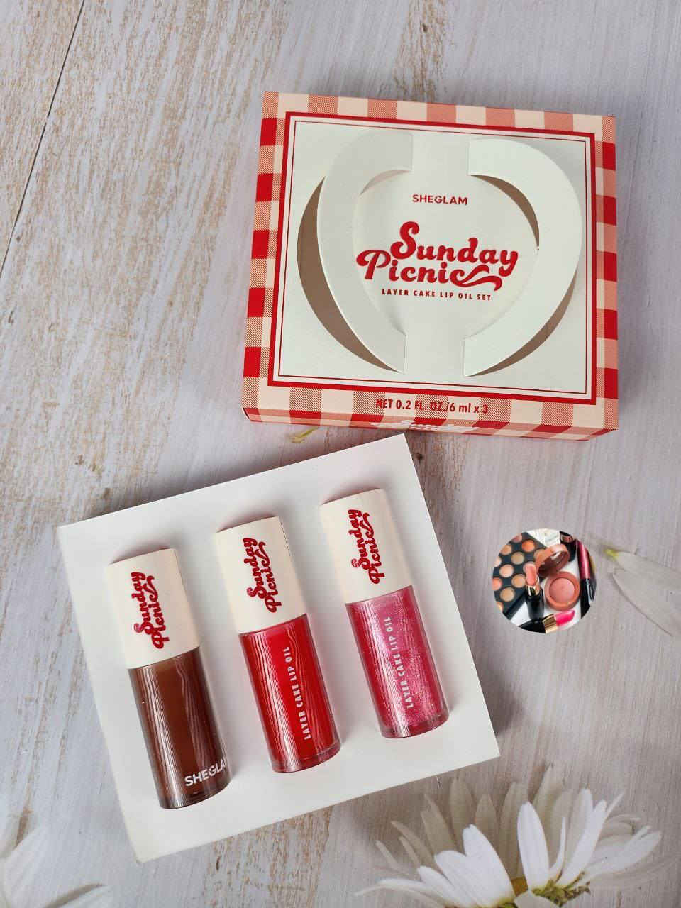 شيكلام استعدي لأحلى لمسة جاذبية مع مجموعة Sheglam Sunday Picnic – Layer Cake Lip Oil 💋🍓
ثلاث زيوت شفاه فاخرة ترطّب وتلمّع وتضيف لون ناعم يخلّي ابتسامتچ تخطف الأنظار ✨

💄 كلوسات الألوان المتوفرة بالمجموعة:
بني شوكليت 🤎 لمسة طبيعية دافية تناسب كل إطلالة.
أحمر توت ❤️ لإطلالة جريئة وأنثوية.
وردي غليتر 💖 بلمعة ساحرة مثالية للمناسبات اليومية والسهرات.

✔️ قوام خفيف وما يترك لزوجة
✔️ يمنح الشفاه مظهر ممتلئ وصحي
✔️ ممكن استخدامه وحده أو فوق أي روج لإضافة لمعة ✨

🍯 كل سيت يحتوي على ٣ زيوت شفاه – 6ml لكل واحد، يعني رفاهية تدوم معاچ طول اليوم 🌸

سعر السيت ٥ الف


**إذا كنت صاحب هذا الإعلان وتريد حذفه لأي سبب، رجاءا أرسل رسالة إلى الدعم الفني**