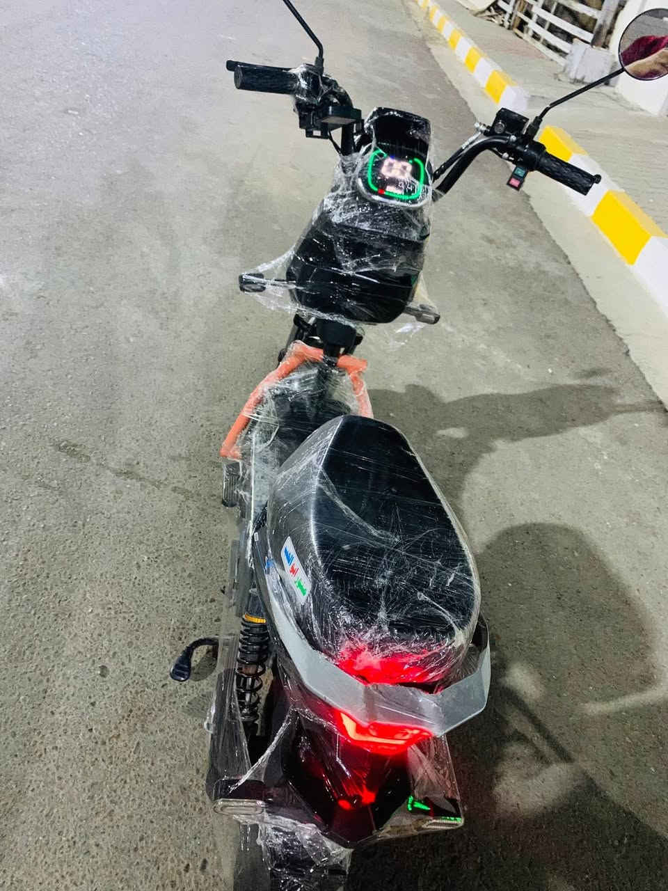 بايسكل شحن للبيع نوعية الماسة 
.بـطاريات تقرا 10ونص 
. حجم صغير من الماسة 
.بايسكل كامل 
.اشاير يمين يسار 
. لايت عالي ناصي 
.مرايات هورن كامل من كلشي ويا سويج وبصمة 
. الـسـعر 275وبي مجال بسيط+ميعجبك لتراسل
. تواصل *********** 
.او خاص 
#الجميع
