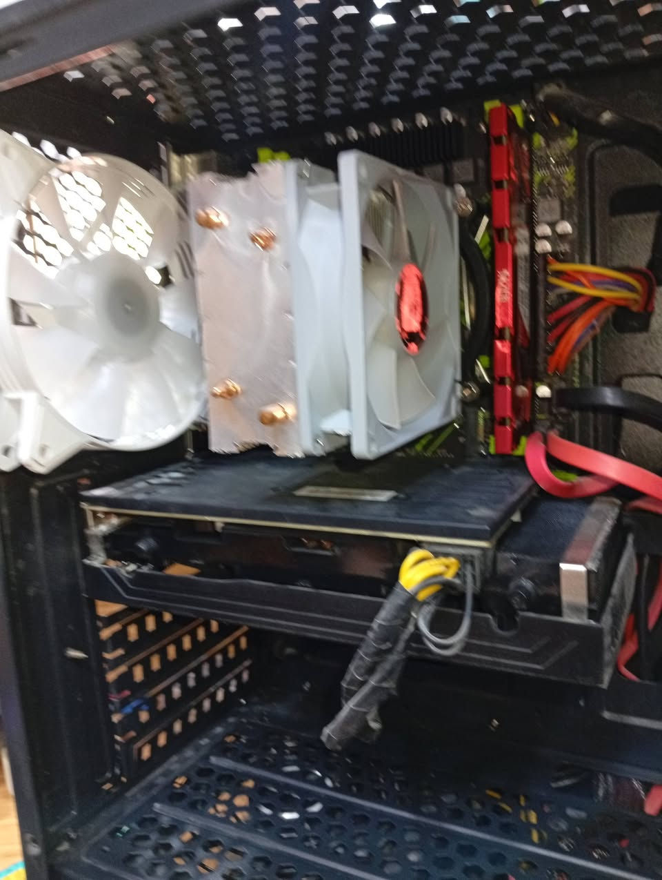 تجميعه كامله ونضيفه 
Intel Xeon E5-v3 
RAM 16 GB 3600
Hard 256+512  
كرت شاشه rx580-8GB 
بور سبلاي 600Watt 
كيس يحتوي على 4 فانات تبريد 
شاشه 144HZ سامسونج 2hd 1Dp  
يو بي اس 1500 تايكر 
ماوس ريد دراغون اصلي 
متوفر توصيل لجميع محافظات العراق 
مكاني بابل


**إذا كنت صاحب هذا الإعلان وتريد حذفه لأي سبب، رجاءا أرسل رسالة إلى الدعم الفني**
