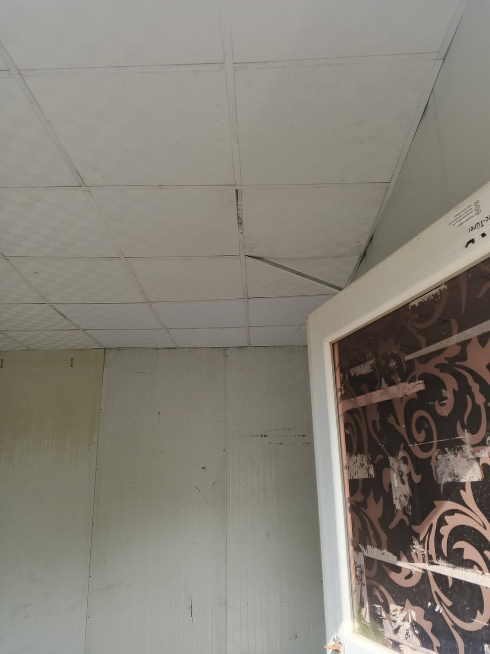 سلام عليكم كرفنات البيع مكان طارميه  ***********
حجم لكرفان 5 ب/4
***********
